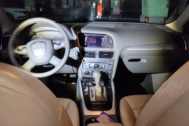 Used Audi Q5 2012 2.0TFSI Technology Model Center Console