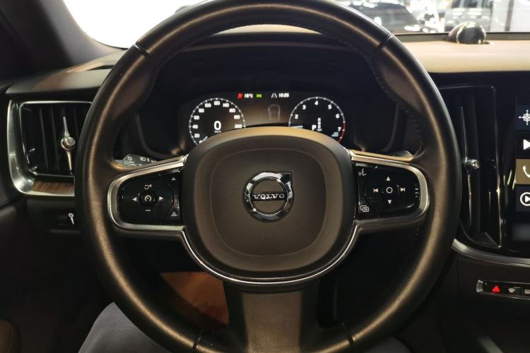 Used Volvo S60 2022 B4 Zhiyuan Luxury Edition
