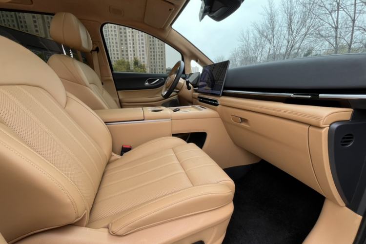 Used VOYAH Dream 2025 PHEV Four-Wheel Drive Prestige Qiankun Edition