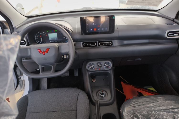 Used Wuling Hongguang New Energy 2024 All-Electric Model 300KM Standard Version
