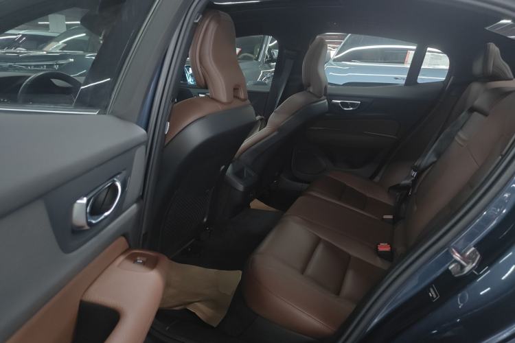 Used Volvo S60 2022 B4 Zhiyi Luxury Edition