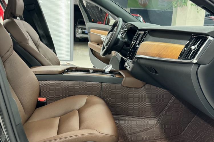 Used Volvo S90 2023 B5 Zhiyi Luxury Edition
