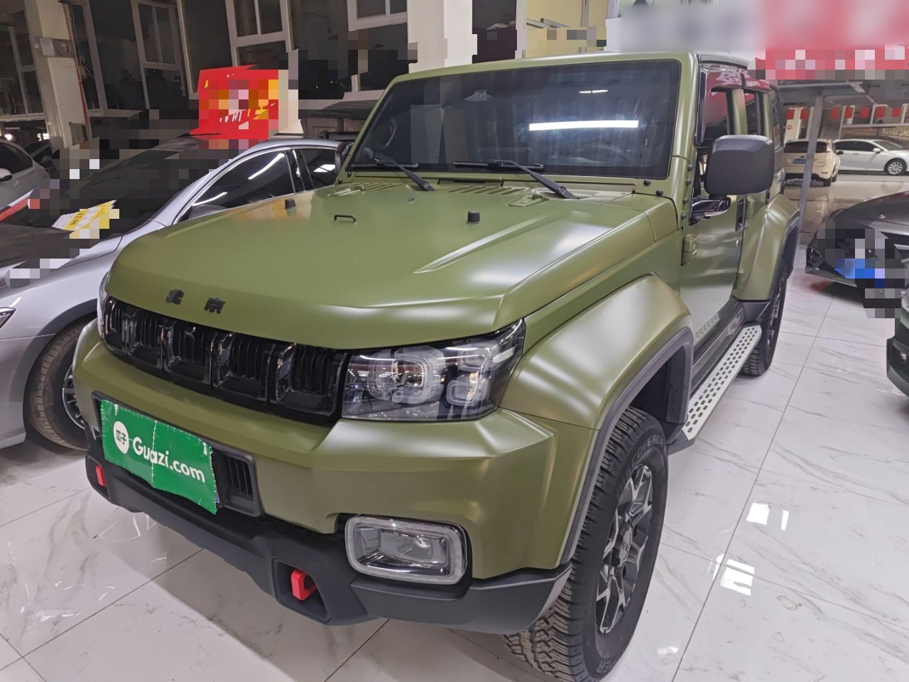 تحت مقدمة السيارة