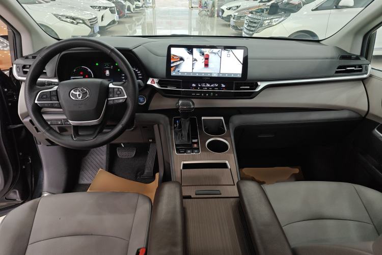 Used Toyota Granvia 2023 2.5L Hybrid Comfort Edition