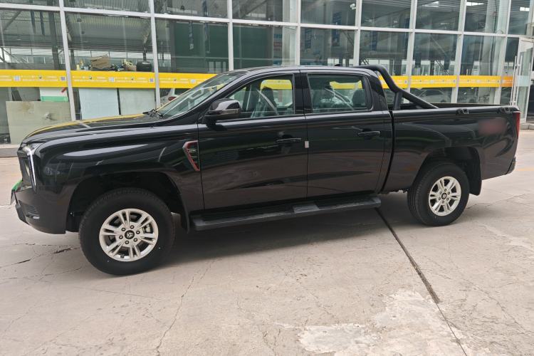 Used Sinotruk BOLDEN 2024 Commercial 2.0T Manual Diesel 4x4 Long Wheelbase Youth Edition