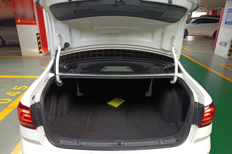 Used Volkswagen Lavida 2017 1.6L Automatic Comfort Edition Trunk