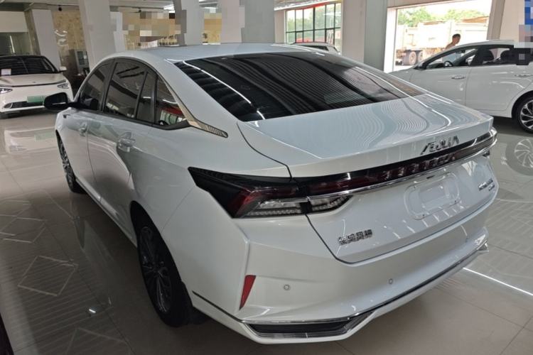 Used Dongfeng Aeolus Yixuan MAX 2023 1.5T Ultra-Stylish Trendsetting Dad Edition