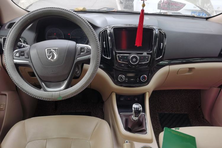 Used Baojun 730 2014 1.5L manual luxury trim 7 seats