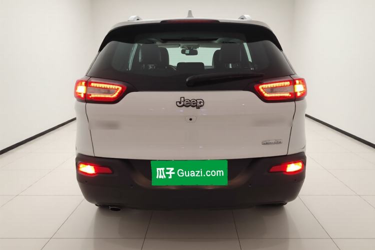 Used Jeep Cherokee 2016 2.0L Superior Edition
