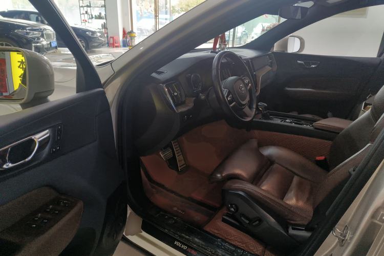 Used Volvo XC60 2021 T5 4x4 Smart Luxury Edition