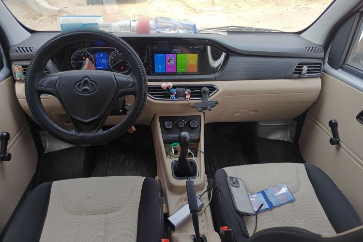 Used CHANGAN KUAYUE Xing V3 2023 1.5L Gasoline Standard Model 6-Seater Passenger Vehicle Center Console