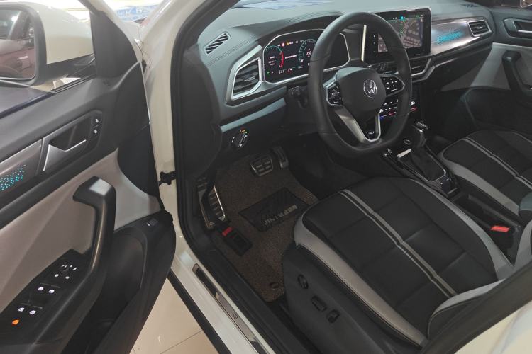 Used Volkswagen T-ROC 2025 Facelifted 300TSI DSG Two-Wheel-Drive Chen Guang Edition
