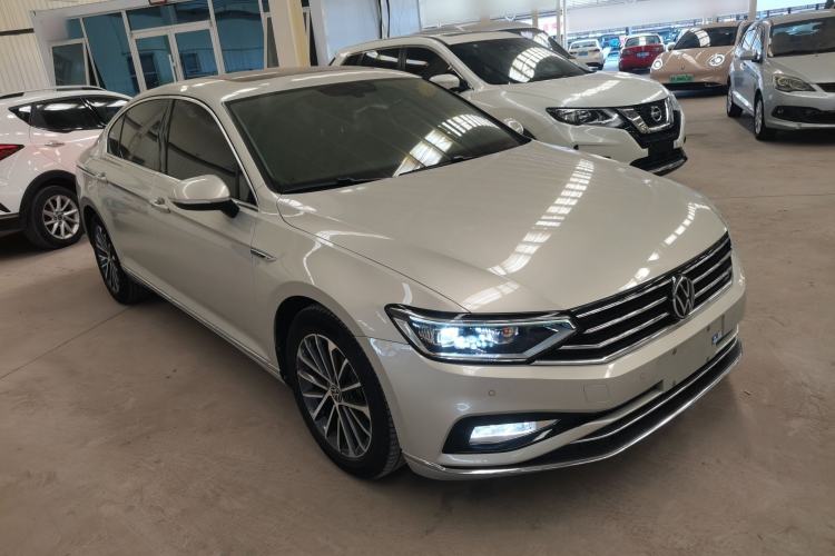 Used Volkswagen Magotan 2020 330TSI DSG Luxury Edition Front Right 45 Deg