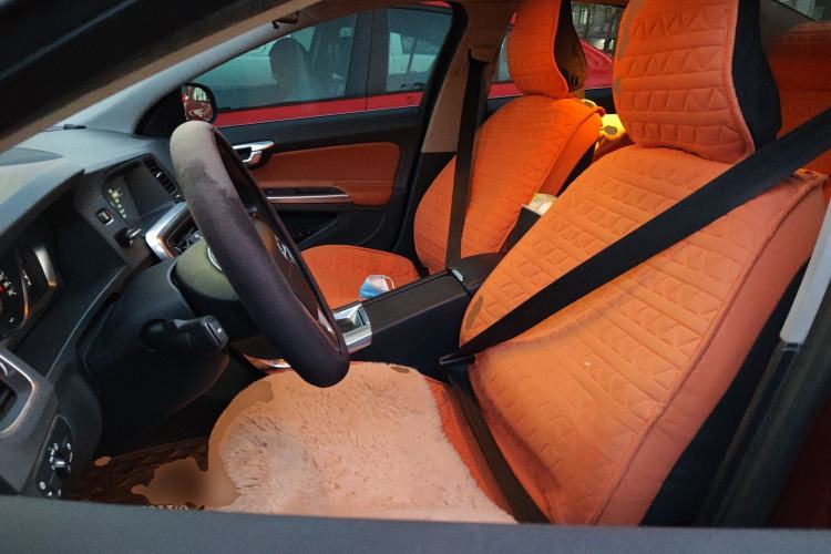 Used Volvo S60 2015 S60L 2.0T Zhiyuan Edition
