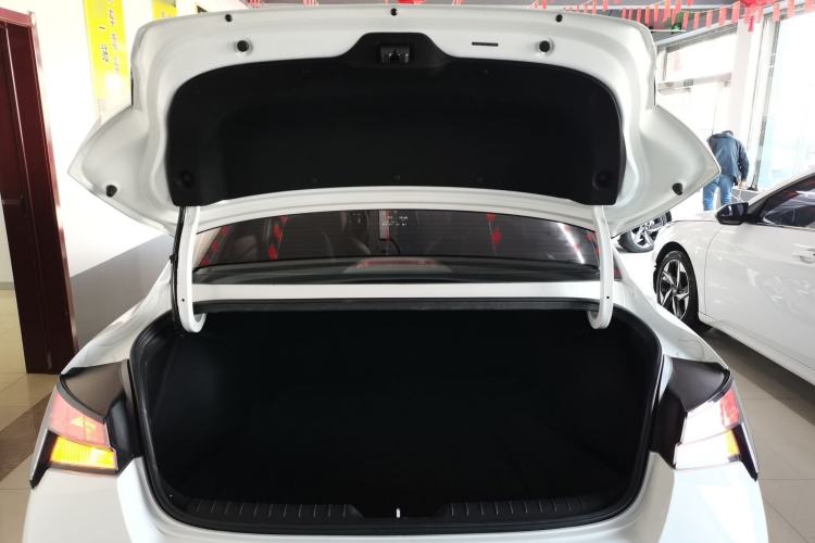 Used Hyundai Elantra 2022 1.5L CVT LUX Prestige Edition
