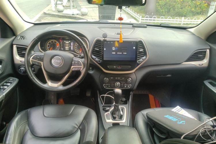 Used Jeep Cherokee 2016 2.4L Leading Edition Center Console