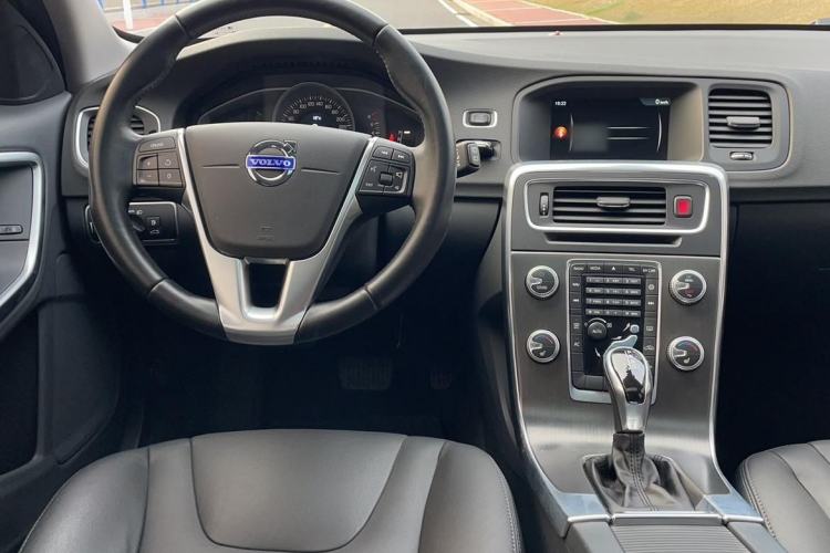 Used Volvo V60 2015 T5 Zhiyi Edition