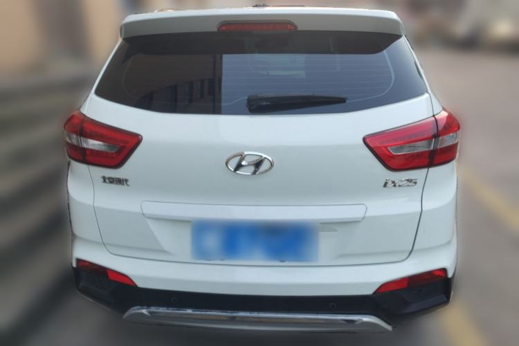 Used Hyundai ix25 2015 1.6L Automatic Two-Wheel-Drive Deluxe DLX Model
