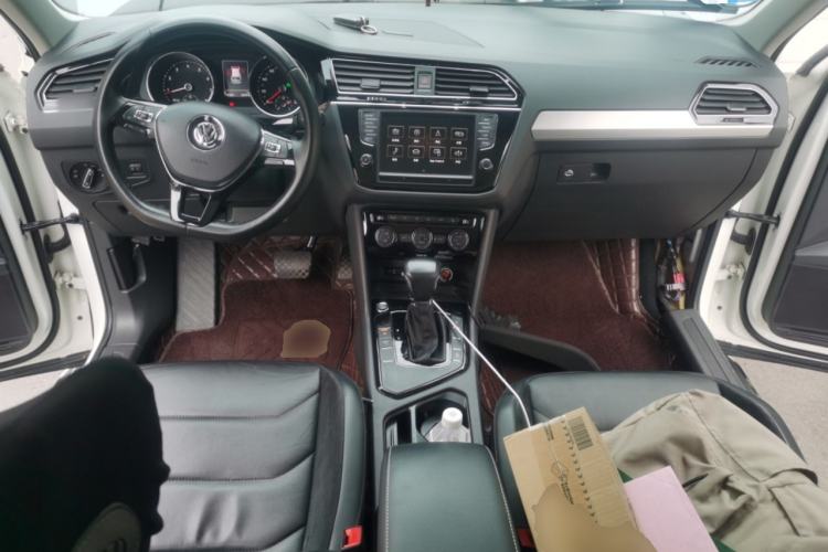 Used Volkswagen Tiguan L 2017 330TSI Automatic Two-Wheel Drive Luxury Edition Center Console