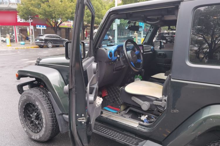 Used Jeep Wrangler 2010 3.8L Sahara two-door model