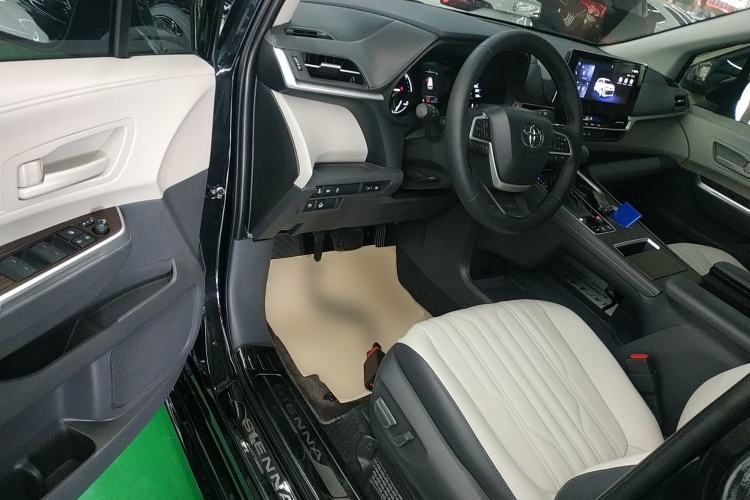 Used Toyota SIENNA 2024 2.5L Hybrid Comfort Edition Driver Seat