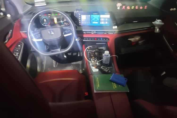 Used CHANGAN CS75 PLUS 2022 Second-Generation 2.0T Automatic Prestige Model Center Console