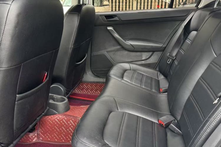 Used Volkswagen Santana 2016 1.6L Automatic Fashion Edition Interior 1