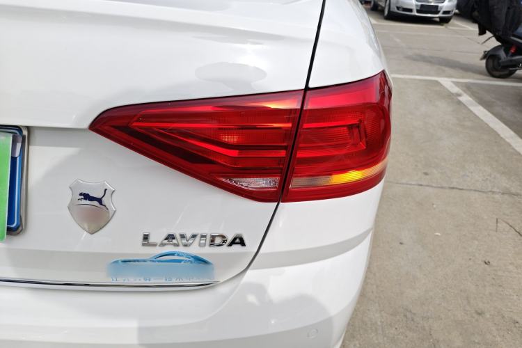 Used Volkswagen Lavida 2015 1.6L Automatic Comfort Edition
