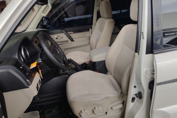 Used Mitsubishi Pajero 2018 3.0L Automatic Standard Edition Left Front Seat