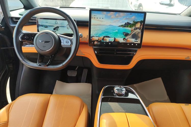 Used Geely Galaxy LEVC L380 2024 140-Degree 6-Seater All-Wheel-Drive Ultra