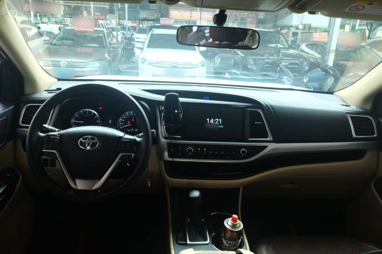 Used Toyota Highlander 2021 2.0T Four-Wheel Drive Elite Edition 7-Seater Center Console