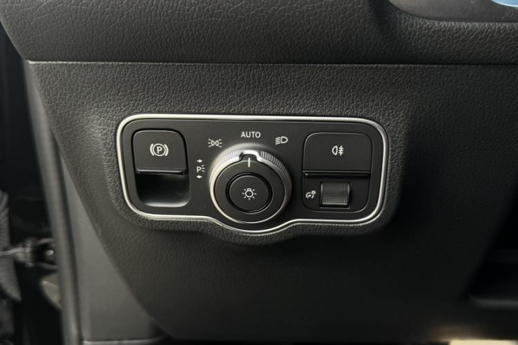 Used Mercedes-Benz GLB 2024 GLB 220 Dynamic Edition Interior 8