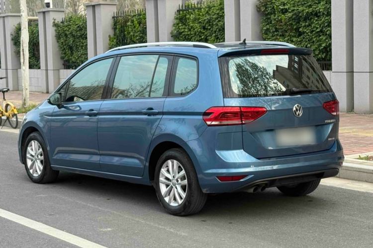 Used Volkswagen Touran 2016 Volkswagen Touran L 280TSI DSG Comfort Edition Exterior 5