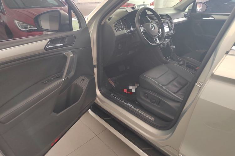 Used Volkswagen Tiguan L 2017 380TSI Automatic All-Wheel-Drive Flagship Edition Driver Seat