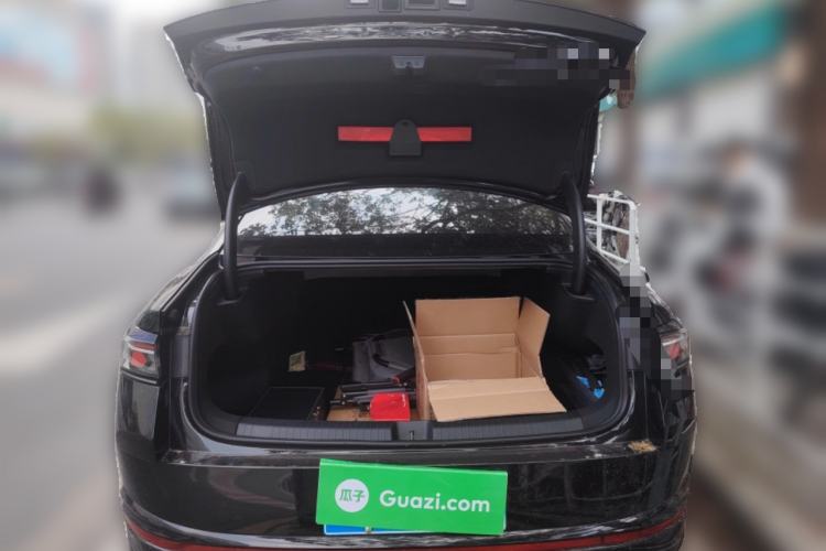 Used Volkswagen Magotan 2024 300TSI DSG Prestige Edition—A Real Eye-Catcher
