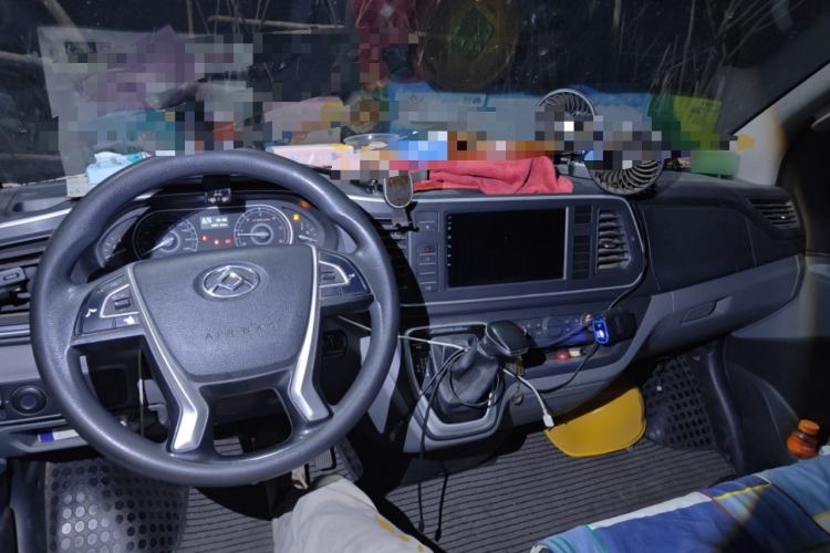 Used SAIC MAXUS Xintu V80 2021 2.0T AMT Classic Aoyuntong 127 PS Mid-axle Mid-roof 6/7/8/9-Seater
