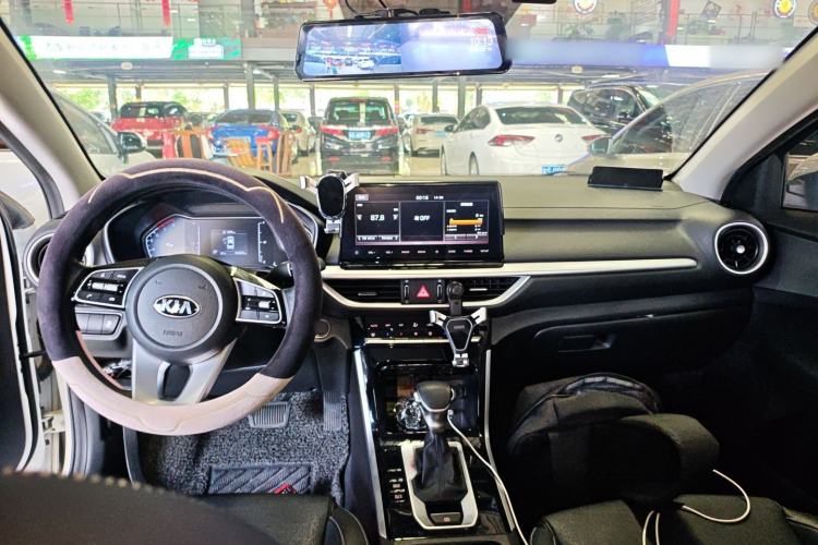 Used Kia K3 2021 1.5L CVT Youth Edition Center Console