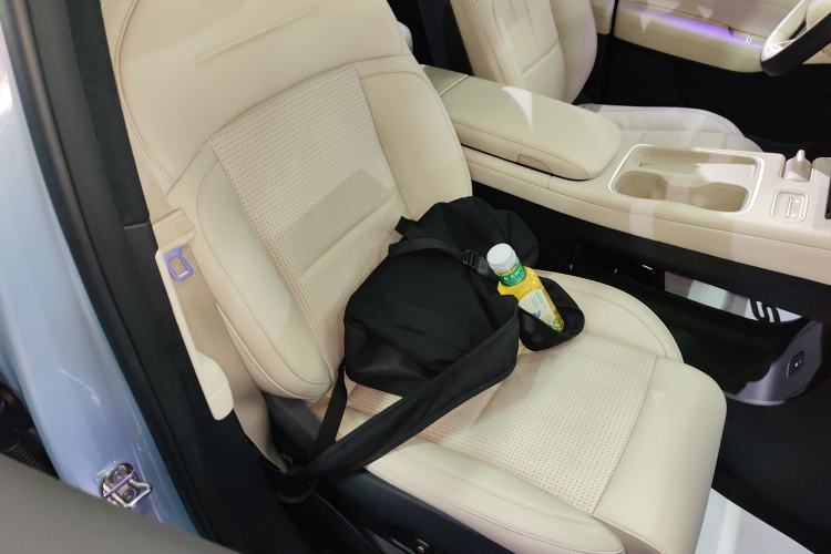 Used Nio ES6 2023 75 kWh Right Front Seat