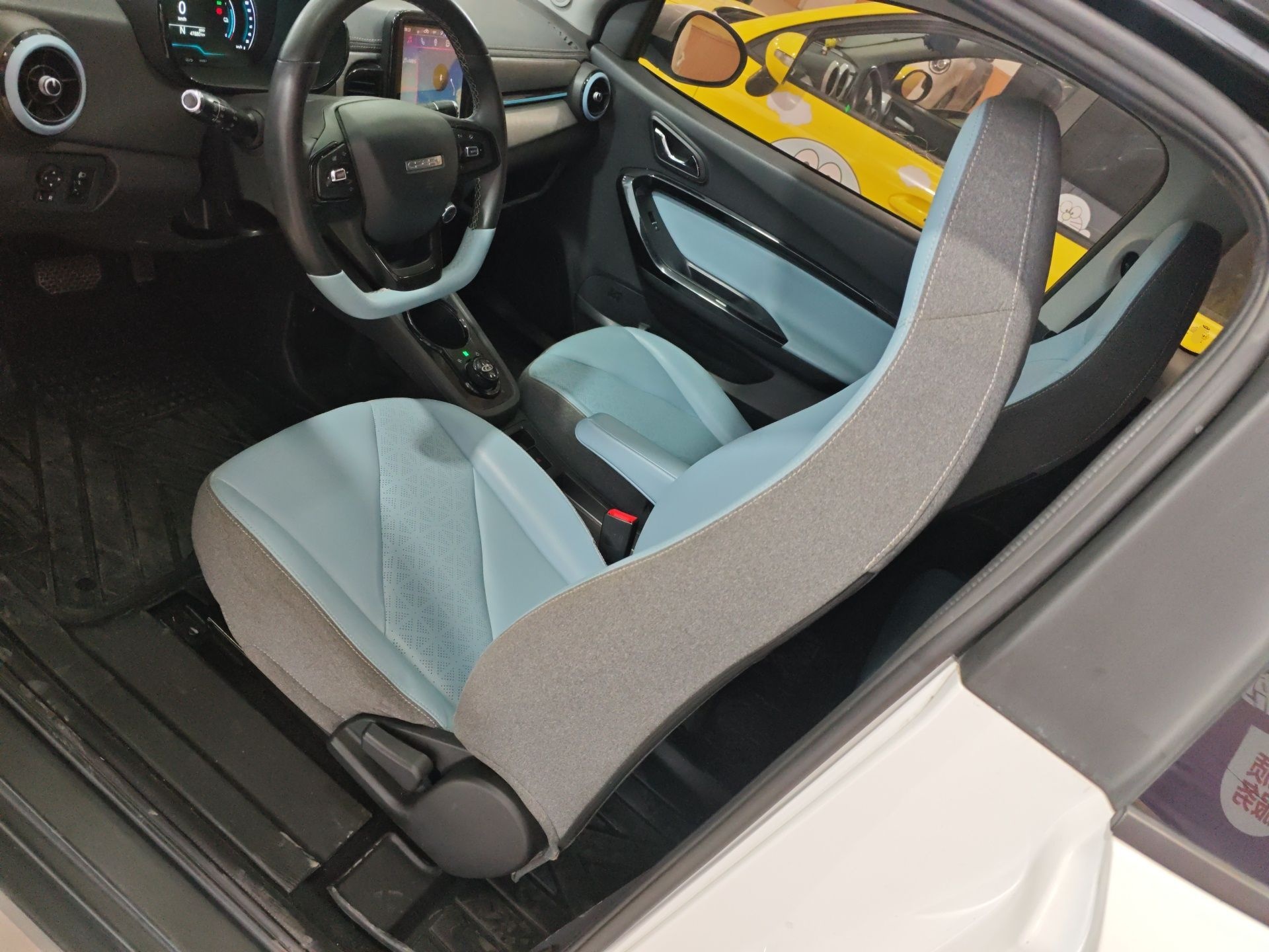 Переднее сиденье в автомобиле