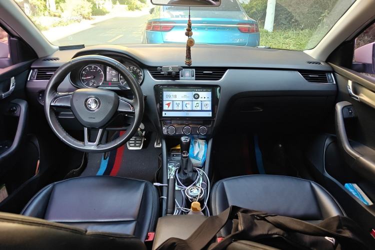 Used Skoda Octavia 2017 Classic Model 1.6L Automatic Comfort Edition Center Console