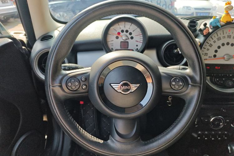 Used MINI MINI 2011 1.6L COOPER Fun