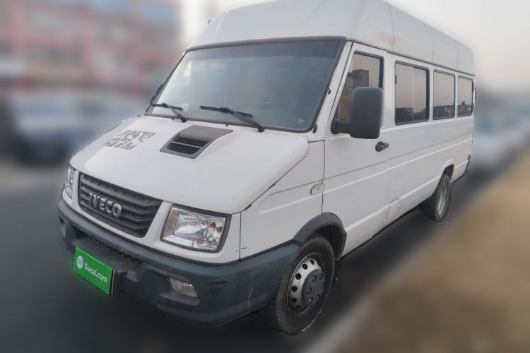 Used Iveco Daily 2021 2.5T A40 M1 Passenger Van 5-9 Seats Long Wheelbase Mid-Roof Design Dual Tires Manual Doors