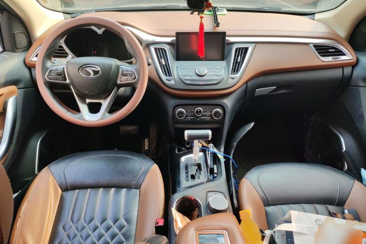 Used Soueast DX7 2017 1.5T Automatic White Rider Trim Center Console