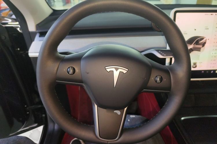 Used Tesla Model Y 2023 Long-Range All-Wheel-Drive Version

