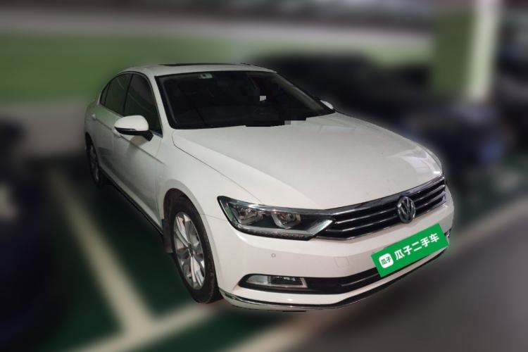 Used Volkswagen Magotan 2017 330TSI DSG Luxury Model Front Right 45 Deg