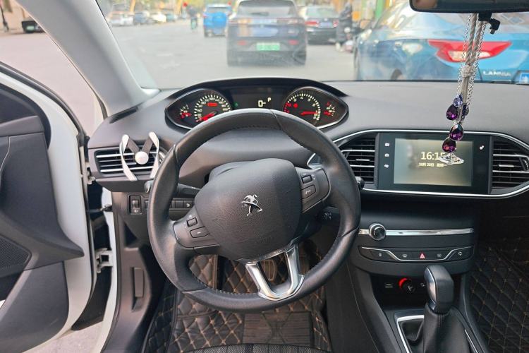 Used Peugeot 308S 2015 1.2T Automatic Jingchi Edition Steering Wheel
