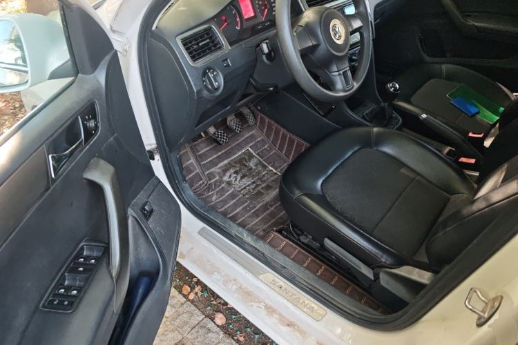 Used Volkswagen Santana 2015 1.6L Manual Comfort Edition
