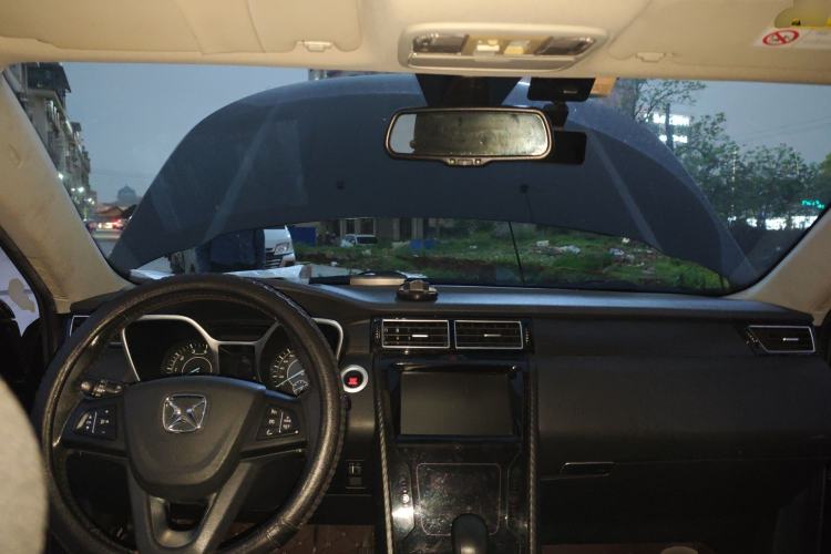 Used JMC Yusheng S330 2016 1.5L GTDi Automatic Two-Wheel Drive Flagship Edition Center Console