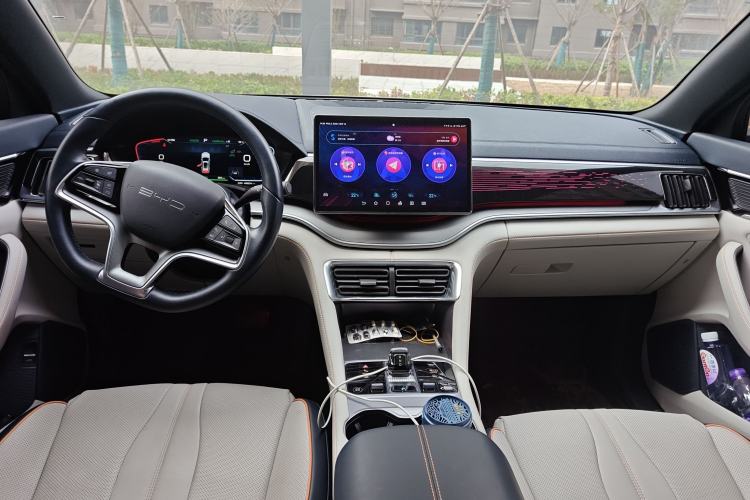 Used BYD Song PLUS New Energy 2023 Champion Edition EV 520KM Flagship Model Center Console