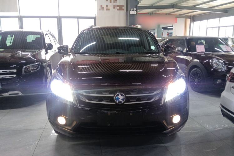 Used Venucia T70 2016 2.0L CVT Smart Choice Edition
